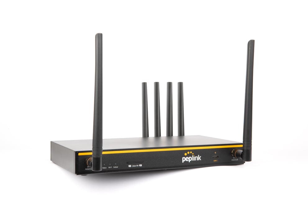 POYNTING XPOL-1-5G-41 ANTENNA & PEPLINK B ONE 5G ROUTER